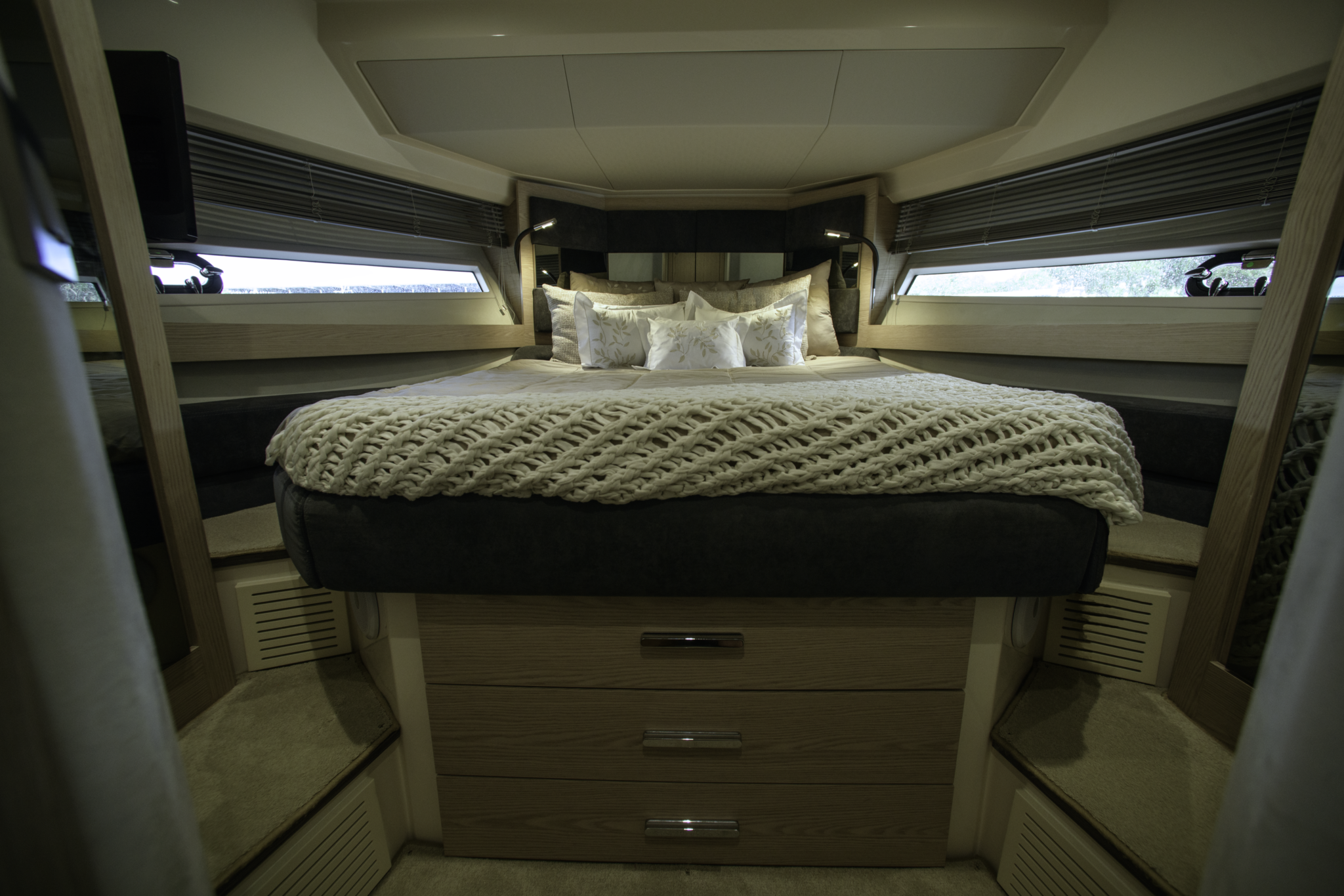 Sessa F48 INT_VAZ6299